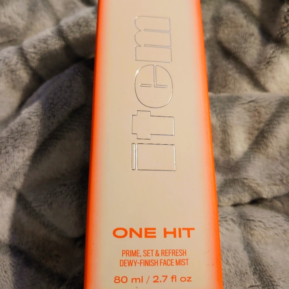 Item One Hit Prime, Set & Refresh 2.7fl oz Triple Action Setting Mist